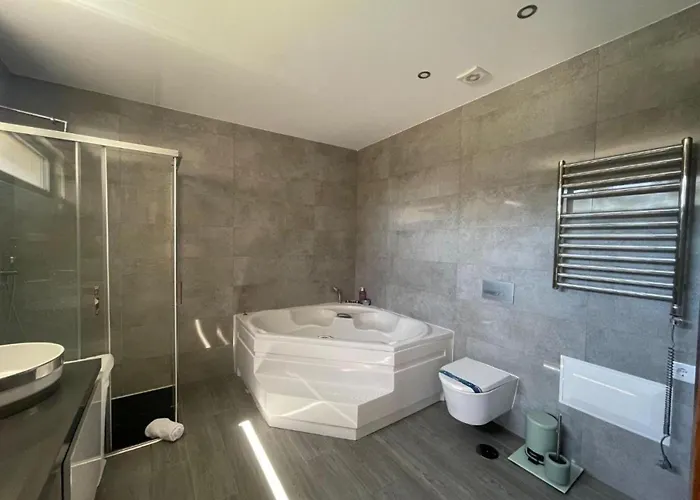 Ria Lounge House